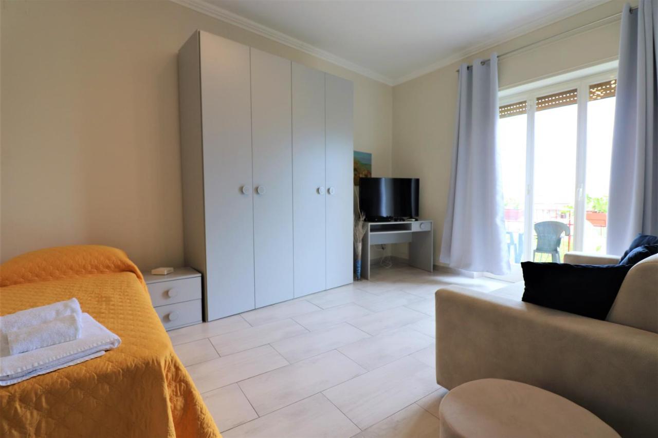 Painter House Apartment Сант'Агнело Екстериор снимка
